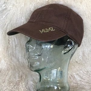 A great hat to repel bugs